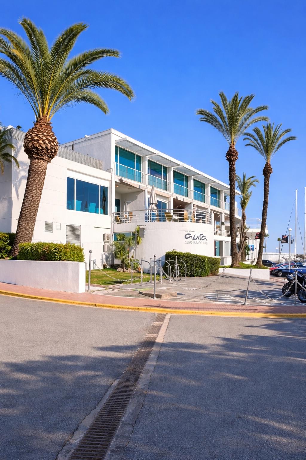 Fachada de Aura Balís en el Puerto Balís